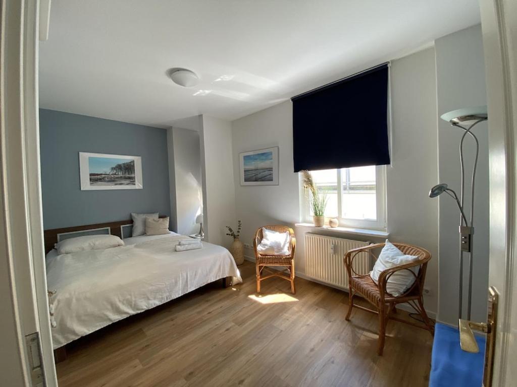 Villa Seeblick Warnemuende - Fewo Mit Meerblick Und Balkon Direkt Am Strand Fuer 2-4 Pers Rostock Exterior photo
